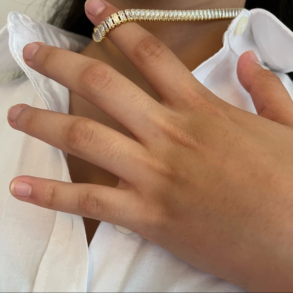 Elegant Necklace - Picture 3 of 4